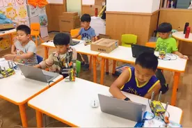 机器人编程多难啊！小孩子怎么写得出代码？少儿编程误会二三事图片