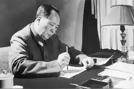 “双枪老太婆”被判枪决，毛主席闻讯后特批：将其孙子抚养成人图片