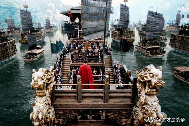 真实历史中的赤壁之战，孙刘联军实力更强，曹操被动挨打