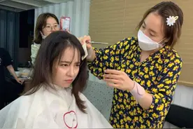 宋智孝换新发型，被跑男成员调侃像大妈，美女也驾驭不了齐刘海？图片