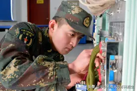 湖北学霸军人“火了”：服役于火箭军，获军级表彰，退伍后还直博985！图片