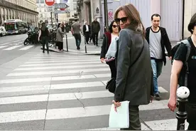 无滤镜，不露脸的巴黎街拍，反而让人看到真实的法式时尚精神图片