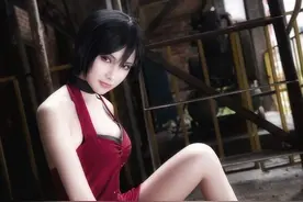 这性感红旗袍谁能顶得住？《生化危机》角色艾达王COSPLAY图片