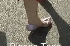为什么日本女孩走路总是看起来像尿急？图片