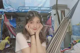 当代大学生在校现状，男同学扎堆在寝室打游戏，也不联系女生图片