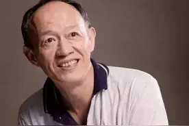 老戏骨娶小25岁的学生，"60岁"喜获一对双胞胎，近况如何？图片