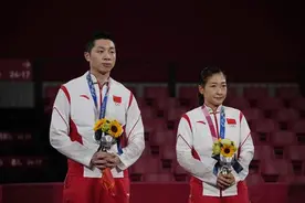 孙颖莎4:0强势进入决赛，上海交大发文：勇敢莎莎，不怕困难图片