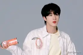 金硕珍防弹日本专辑内页图 这是什么行走的雕塑！！疯狂打call图片