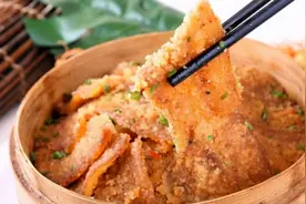 做粉蒸肉，裹好米粉直接蒸是大错！大厨教你做法，酥烂可口，更香图片