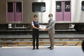 京港地铁第二代制服发布 兼具功能性与辨识度 助力乘客服务提升图片
