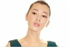 厚嘴唇美女余男凭战狼二大火，演技实力如此优秀，感情生活却不顺图片