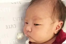 新生儿吃奶最怕五件事，妈妈没察觉娃却会不舒服，难怪会“吐奶”图片