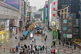 没总量哪来人均？成都、武汉胜负已定图片