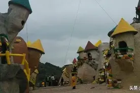 我国唯一的“小人国”，环境宛如童话世界，居民靠表演来赚钱图片