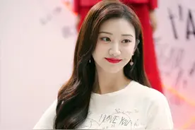 景甜的富贵情史，靠美色征服神秘大佬，与世界冠军相恋被无情抛弃图片