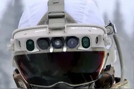 美军的新型夜视仪，和游戏比只差显示血条了，微软为美军研发的图片