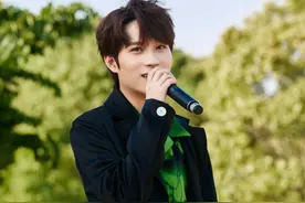 井胧新歌《骁》被质疑抄袭《莲》，张艺兴团队回复：是有参考部分图片