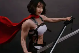 青岛女医生COS娜美，浑身肌肉青筋暴起！网友：羡慕她老公图片