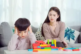 “别说了，你能闭嘴吗！”青春期的孩子太叛逆，该怎么办？图片