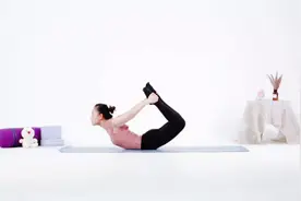 今日体式｜趴着手脚向上抬高，轻松“割掉”手臂和大腿的多余赘肉图片
