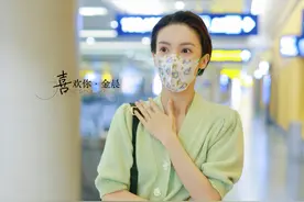 金晨“超前”穿搭！一身绿色LOOK清爽高级，网友：鞋子是什么鬼图片