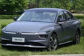 NEDC续航520公里，配双12.3寸屏幕，试驾现代名图纯电图片