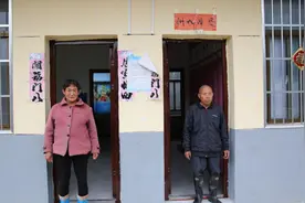 秦岭里俩孤寡老人住进移民安置楼，门挨门擦出爱情火花，成一家人图片
