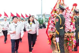 图集 | 烈士纪念日，向人民英雄敬献花篮图片