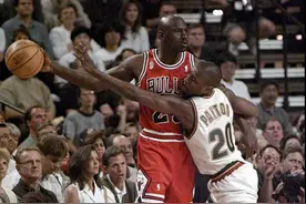 NBA大手怪比拼：伦纳德表演双手藏球，博班拿平板打电话图片