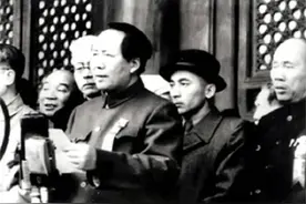 34岁参加开国大典，他站在毛主席的身边，后来他担任44年的副国级图片