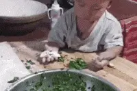 搞笑GIF段子：孩子：为这个家，真是操碎了心图片