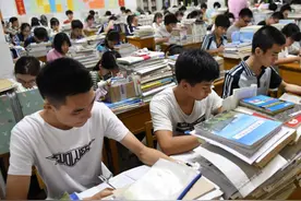 进入高中后，为何要按成绩分班？真是为了升学率？这四点才是目的图片