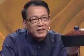 小伙拿祖传“官帽”去鉴定，专家拿手电筒一照，连忙问：祖上何人图片