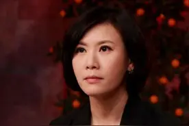 45岁房海燕近况曝光，因参加富豪寿宴被开除，圈外老公身份神秘图片