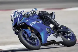 马力116.7匹，雅马哈中量级跑车R6，配17L大容量油箱，售11万多图片