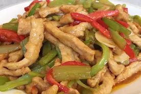 炒瘦肉时，不要直接下锅炒，教你正确做法，肉鲜嫩入味，不腥不柴图片