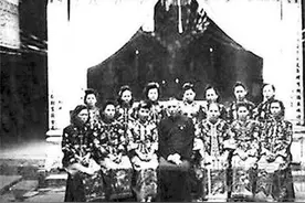 民国军阀杨森：从不服老，十二个老婆怡红偎翠数风流，并称十二钗图片