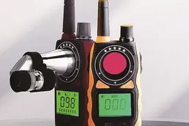 株洲电脑城仍有人偷偷卖“偷拍神器”图片