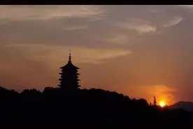 论雷峰塔倒——1924年9月25日，杭州西湖雷峰塔倒图片