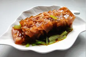 香辣皮冻开胃美颜，不油腻吸收好，5元钱一大盘，家人都爱吃图片