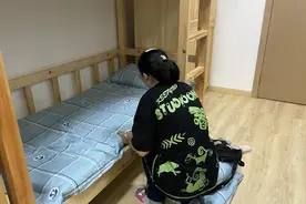 大一新生开学，被子自己带还是在学校买？听听过来人怎么说图片