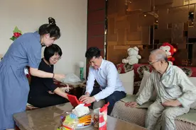 走访慰问老党员 组织关怀暖人心图片