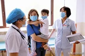 新疆4岁患病女孩赛比热昨入院检查 医生给出治疗方案图片