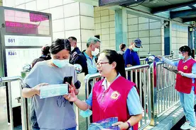 方便乘客无缝换乘，太原公交司机自制太原南站公交线路表图片