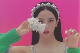 金智秀、迪丽热巴撞衫，YG造型师走混搭风，日常风和海报风区别图片