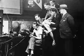 耳机里的乾坤 | 左右声道？耳返？这些耳机常识，爱听音乐的你一定不会错过图片