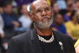 预测NBA球员老了长啥样！萌神库里变化巨大，詹姆斯老了气质依旧图片