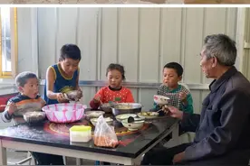 彝家村寨遭遇现代文明，如何实现千年一跃？图片
