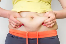 身体出现这几个信号时，意味着你正在发胖，要引起注意图片