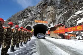 路线全长117公里，墨脱公路跨越6条大河，中国为啥非修不可？图片